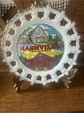 Vintage Nashville Tennessee Decorative Souvenir Plate - White with Gold Trim